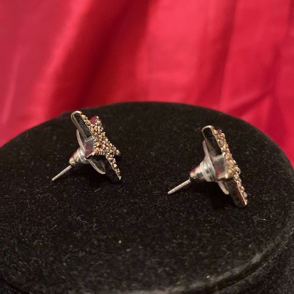 Costume Jewelry - Picture 2 of 4